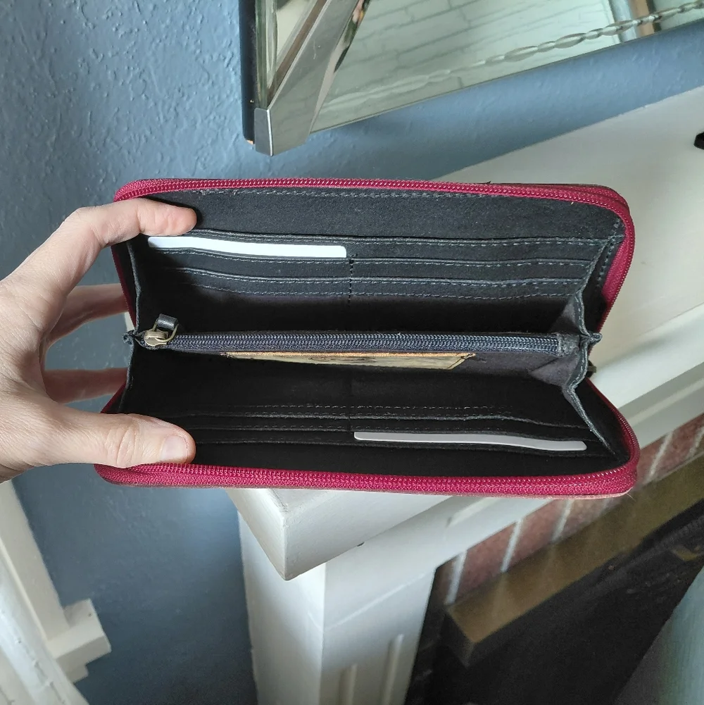 NWT Myra Hand Embossed Leather Zipper Wallet - Picture 2 of 7